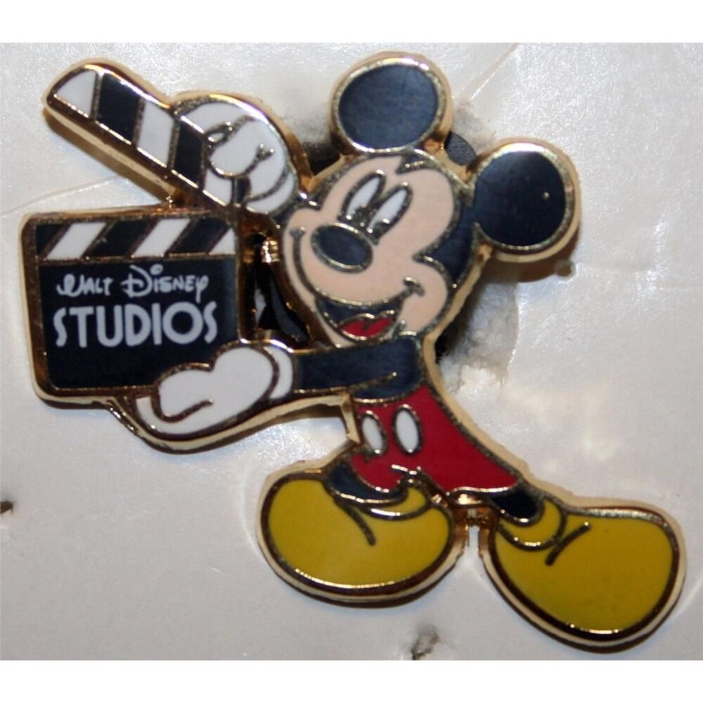 Disneyland Paris - Mickey with clapboard